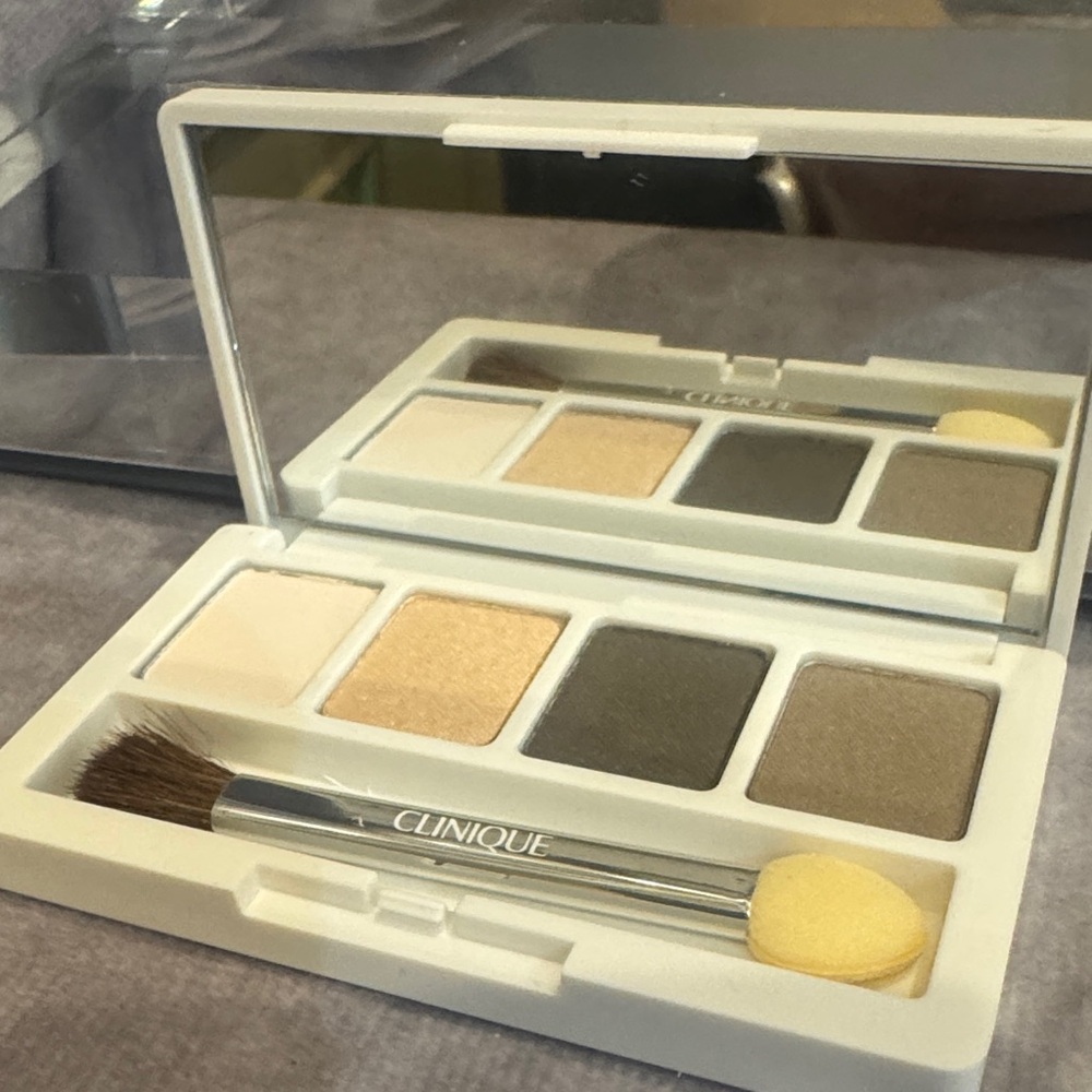 Clinique Eyeshadow quad hombre,‎ totally neutral super shimmer teddy bear